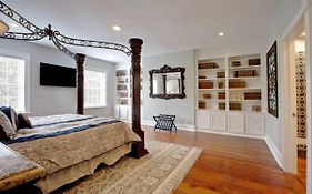 Newly Renovated 4 Bed 3 Bath And 2 Parking Spots